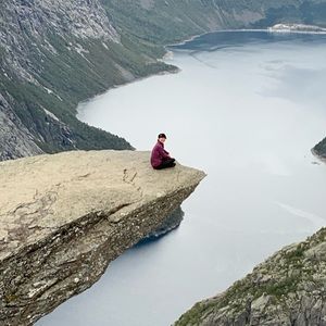 Meet your Posher, Lau